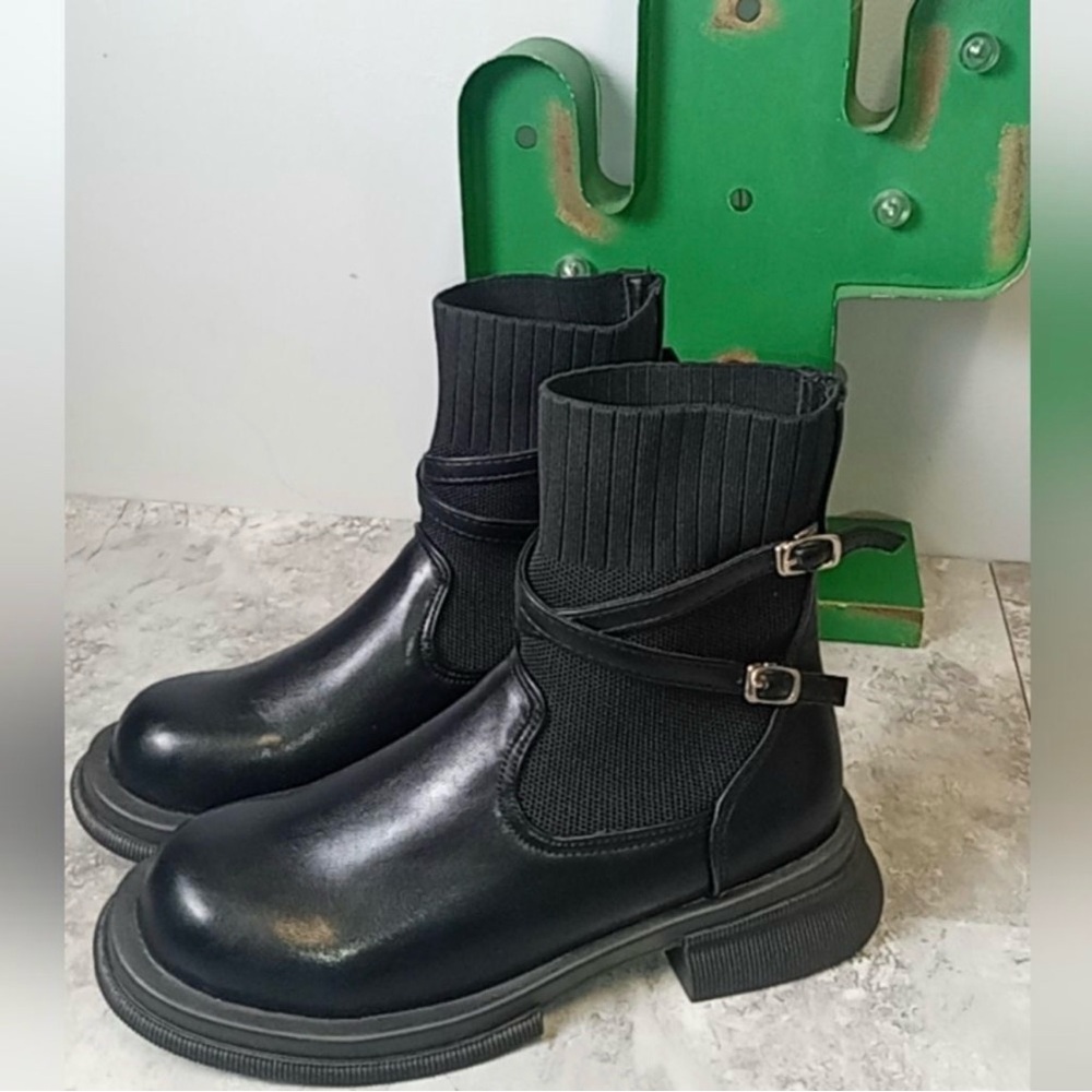 Newbella MOUSSE FIT Strap Decor Ankle Boots